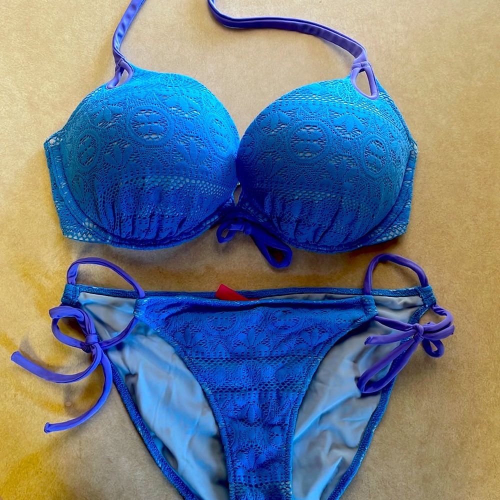 Victorias Secret bathing suit bombshell